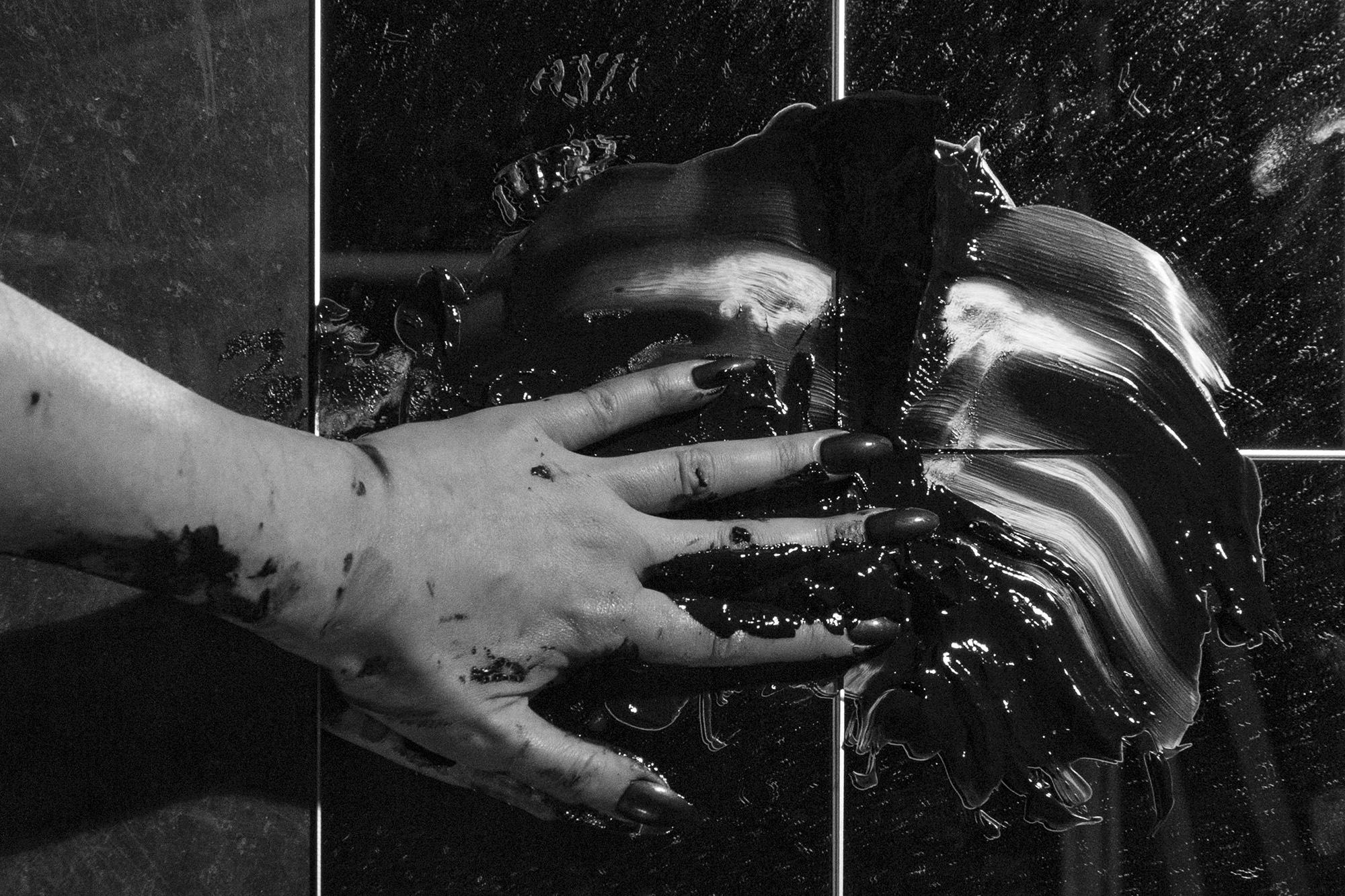 4. Still of the performance 'Beast Witout Hands', with Zuzanna Zgierska, 2018.